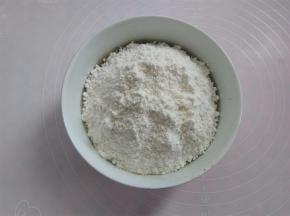 加入过筛好的中粉