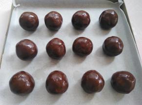 所有的月饼包好馅做好后再做月饼胚