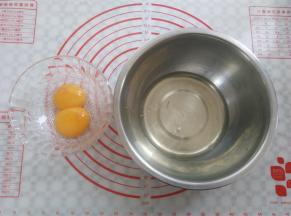 分离蛋白和蛋黄，装蛋白的盆一定要无水无油