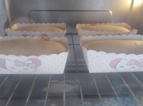 烤箱中层，150度烤35分钟，出炉后倒扣放凉