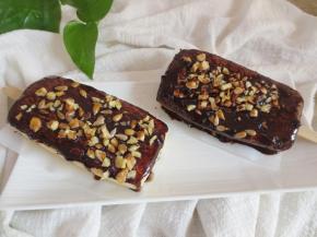 满满的巧克力酱搭配上香香的坚果粒，要不要来一口