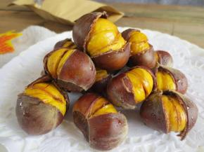 金灿灿的板栗，吃的时候要小心，别烫着了