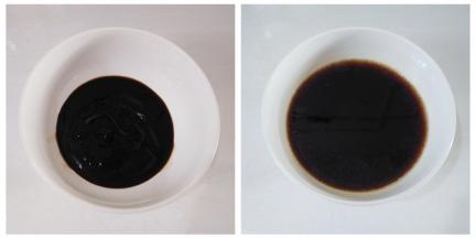 取一只干净的碗，放入蚝油和生抽，加入适量的开水，搅拌均匀到没有结块的蚝油