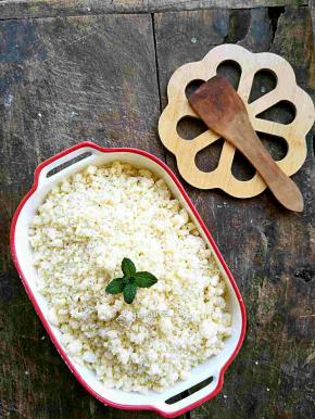 做好的酥粒一次用不完放冰箱冷冻，用时自然解冻即可。