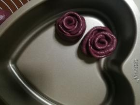 就是两朵玫瑰花的造型