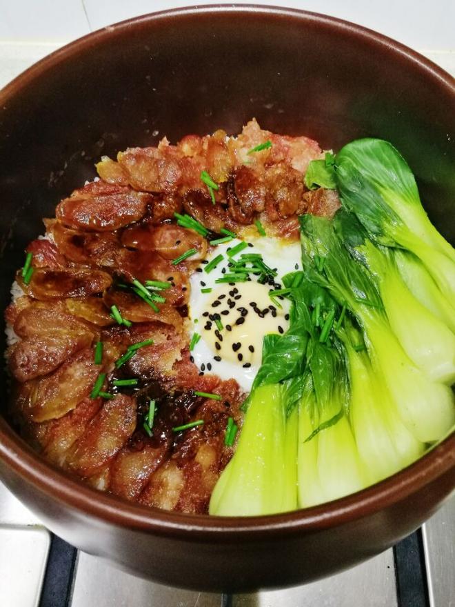 广式腊肠煲仔饭