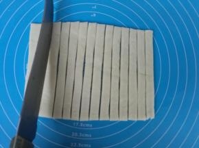 切成4毫米长条。