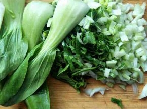 青菜洗净切碎