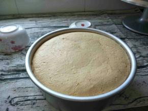 震完后，旁边准备两个小碗。