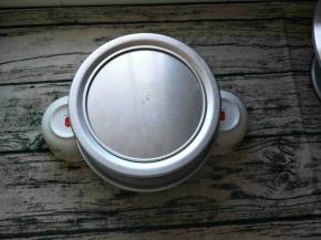 这样倒扣着(ง •̀_•́)ง
这样就可以不用担心戚风表面那层会有印痕了(･ิϖ･ิ)っ