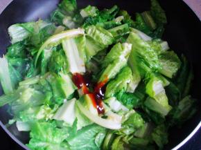 加入耗油，翻炒均匀。