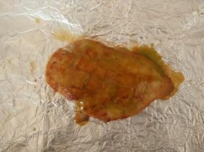 取出表面刷层蜂蜜芥末水，再烤7分钟左右即可；