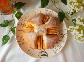 放入180度预热好的烤箱中下层，25-30分钟（时间自行调整）晾凉脱模，筛层糖粉即可食用；