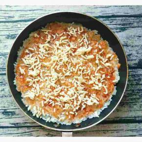 上面铺一层马苏里拉奶酪。