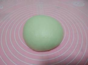 启动“和面”程序，揉至可拉起大片薄膜（约15分钟）；