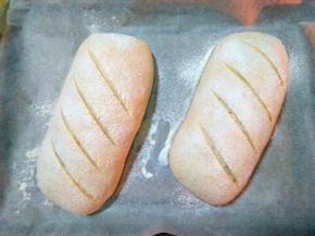 表面筛层面粉，用刀片割口