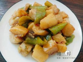 如果喜欢深点的颜色，可以少加点老抽调色，颜色会更诱人，我不太喜欢老抽，所以没加