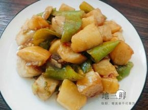 如果喜欢深点的颜色，可以少加点老抽调色，颜色会更诱人，我不太喜欢老抽，所以没加