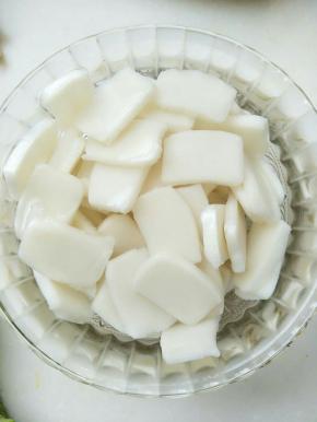 年糕用冷开水浸泡