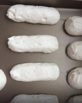 装入裱花袋挤至不粘烤盘上。170度20分钟。