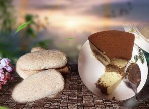 成品的手指饼干做了一些提拉米苏~非常好吃哦~