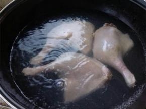 用沸水焯一下。
