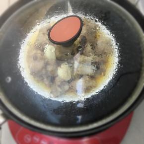 加盖大火蒸20分钟即可关火。