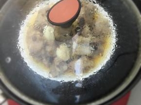 加盖大火蒸20分钟即可关火。