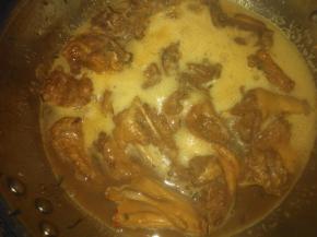 加盖焖半小时以上，至鸭肉熟烂。