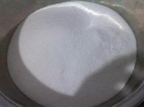 过筛后的米粉是松散的，不会结块。