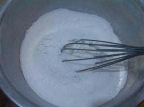 加入盐、糖混合均匀。