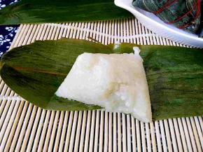 煮熟的粽子糯米洁白