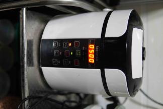 电压锅预约后选择“煲汤”即可
