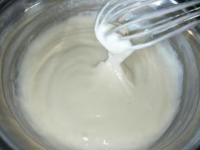 放在旁边晾凉。凉了后就可以切块。