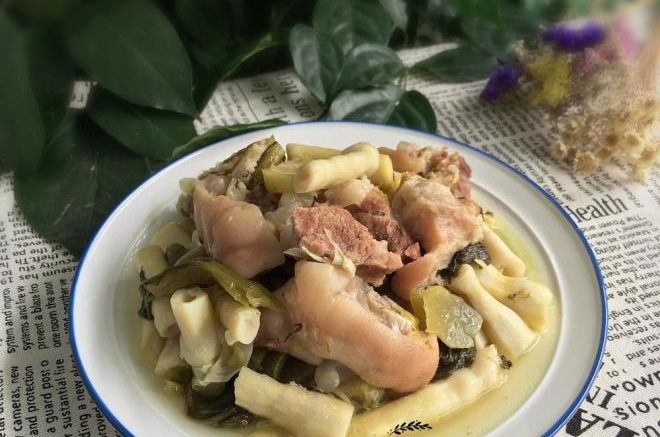 猪脚酸菜煲春笋