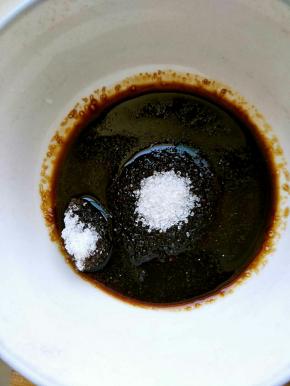 糖，醋，生抽，老抽，100克水搅拌均匀备用