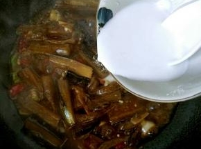加入调好的水淀粉