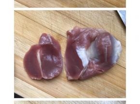 第二种切法：鸡胗比较大或者两个肉包比较厚的，两个肉包分别横着切下来，底下是一大片，把两个肉包再分别横着切开不切断，打开成片状，这样是三片不太厚的肉片。