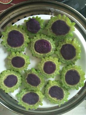 放入蒸锅，大火烧开3分钟后关火。