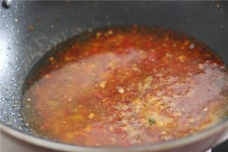 加适量高汤（没有高汤可加入白水）加一碗即可