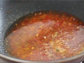 加适量高汤（没有高汤可加入白水）加一碗即可