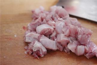 兔子洗净切丁