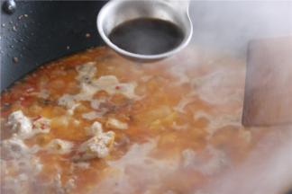 加盐，鸡精，三分之一汤勺美极鲜酱油，用来提鲜