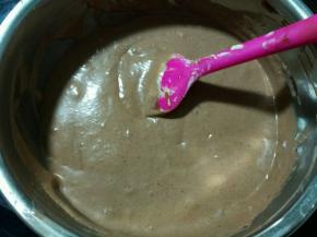 可可糊加入面糊中翻拌均匀