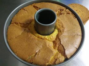 出炉后倒扣，彻底晾凉后脱模。