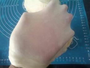 后油法揉至完全阶段，出薄膜。