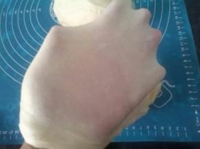 后油法揉至完全阶段，出薄膜。