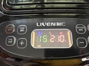 5、炸鸡翅选择串烧功能，温度210度，烘烤时间15分钟。然后按开始键就可以了。