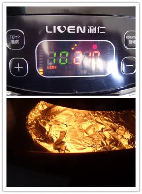 将烤盘放入利仁空气炸锅中，选择自主程序，210度烤30分钟。