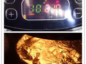 将烤盘放入利仁空气炸锅中，选择自主程序，210度烤30分钟。